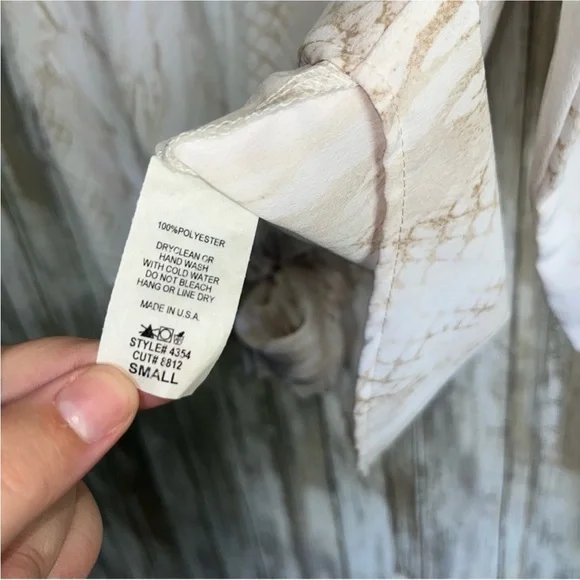 Entro Cream Oversized Snake Print Blouse - Picture 5 of 5